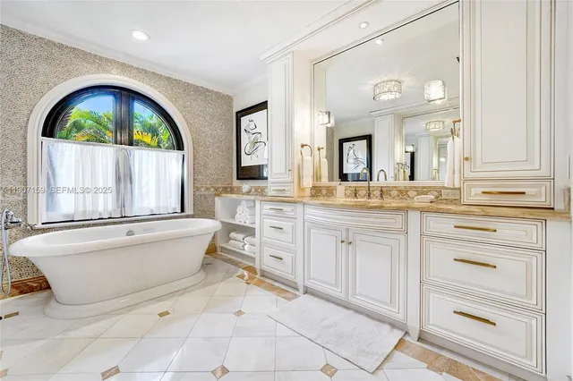 $29,500 | 2035 Northeast 31st Avenue, Fort Lauderdale, FL 33305