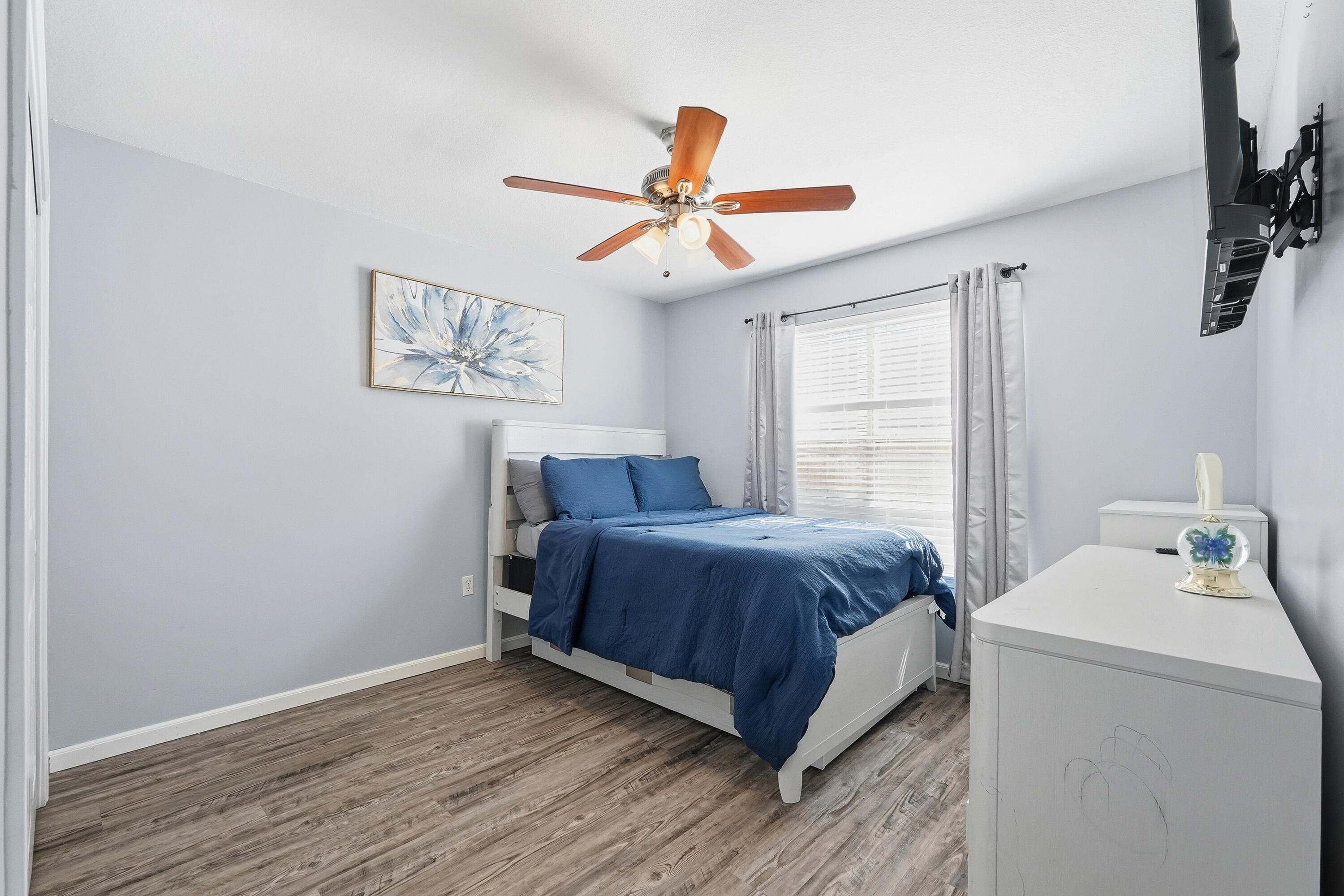 428 Sandy Ridge Circle Mary Esther, FL 32569 - Photo 23 of 44 a bedroom with a bed and window