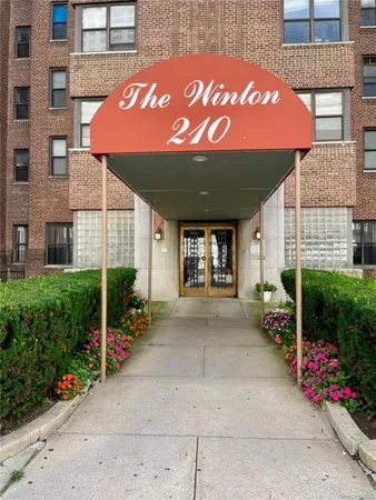 $359,999 | 210 Martine Avenue, Unit 5D, White Plains, NY 10601