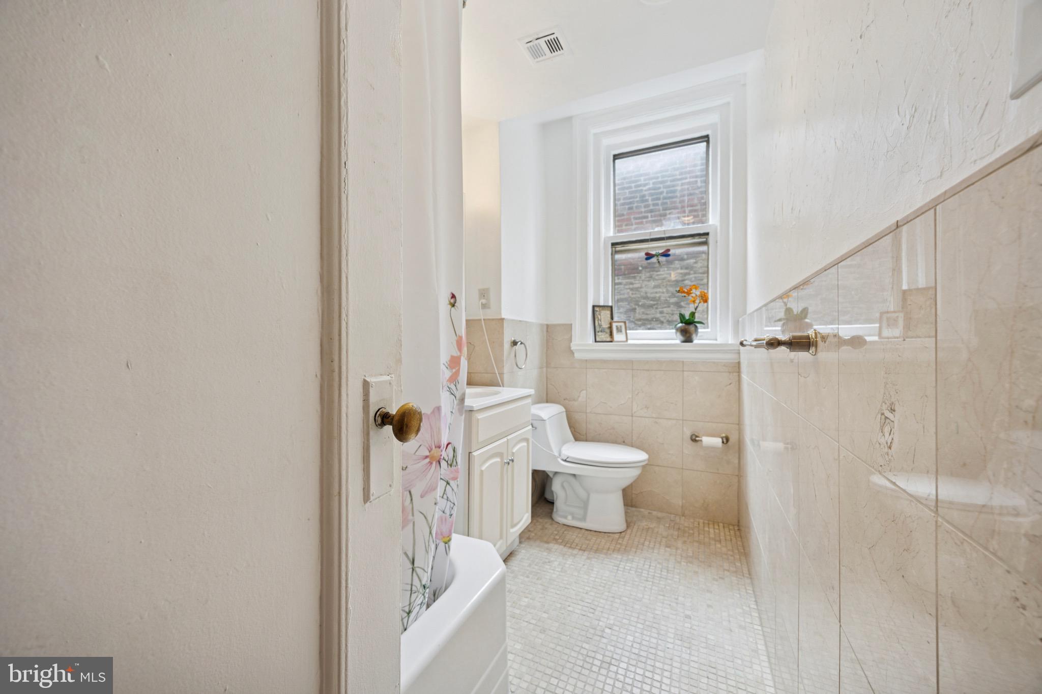 2201 Chestnut Street, Unit 304 Philadelphia, PA 19103 - Photo 21 of 22 a bathroom with a toilet sink and tub