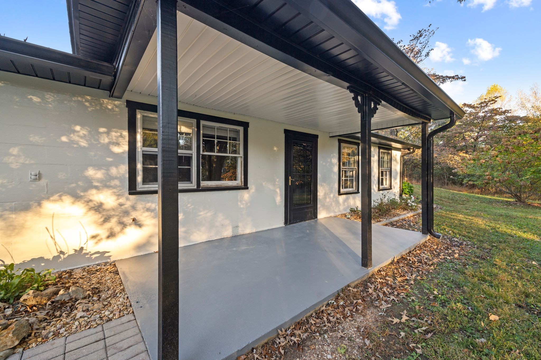 133 Mockerson Road Leoma, TN 38468 - Photo 4 of 33 a view of a porch