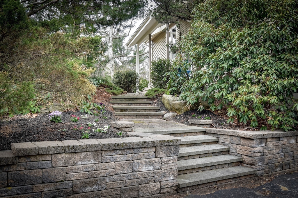 27 Purgatory Road Sutton, MA 01590 - Photo 33 of 41