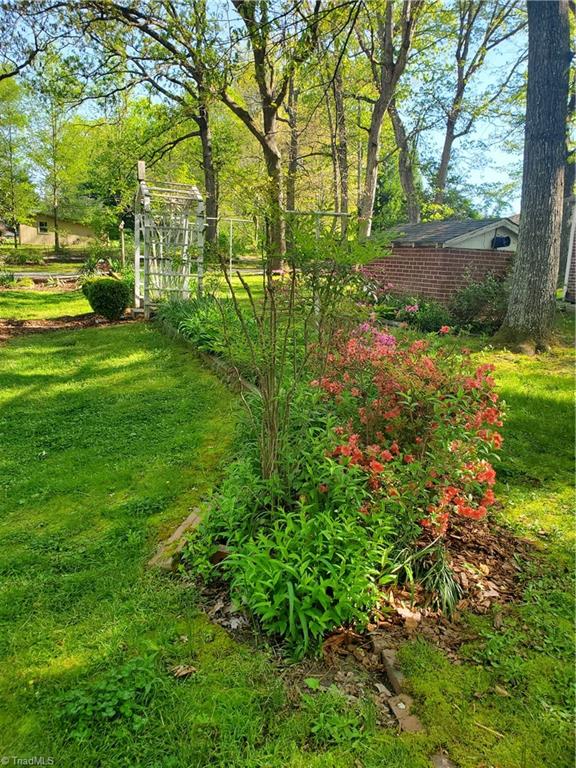 373 Mack Road Asheboro, NC 27205 - Photo 14 of 17 Flower beds