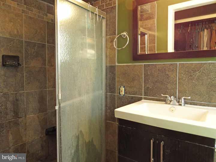 1 Delaware Rim Drive Yardley, PA 19067 - Photo 16 of 23 Master Bathroom