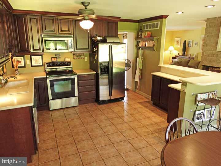 1 Delaware Rim Drive Yardley, PA 19067 - Photo 6 of 23 Kitchen
