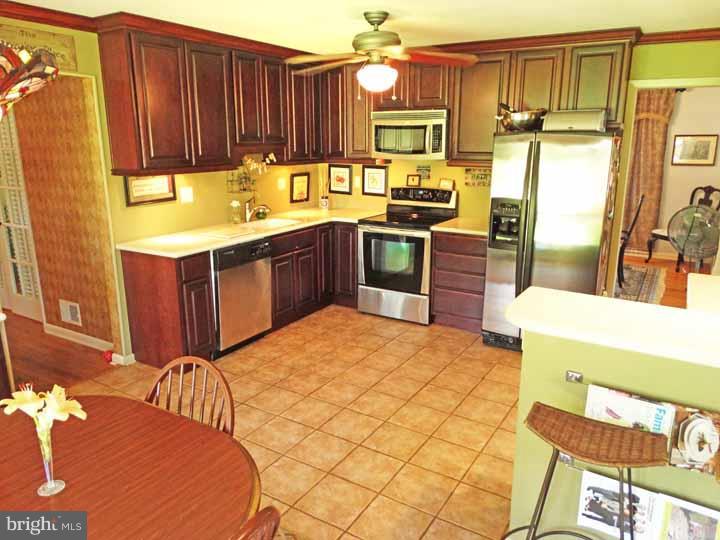 1 Delaware Rim Drive Yardley, PA 19067 - Photo 7 of 23 Kitchen
