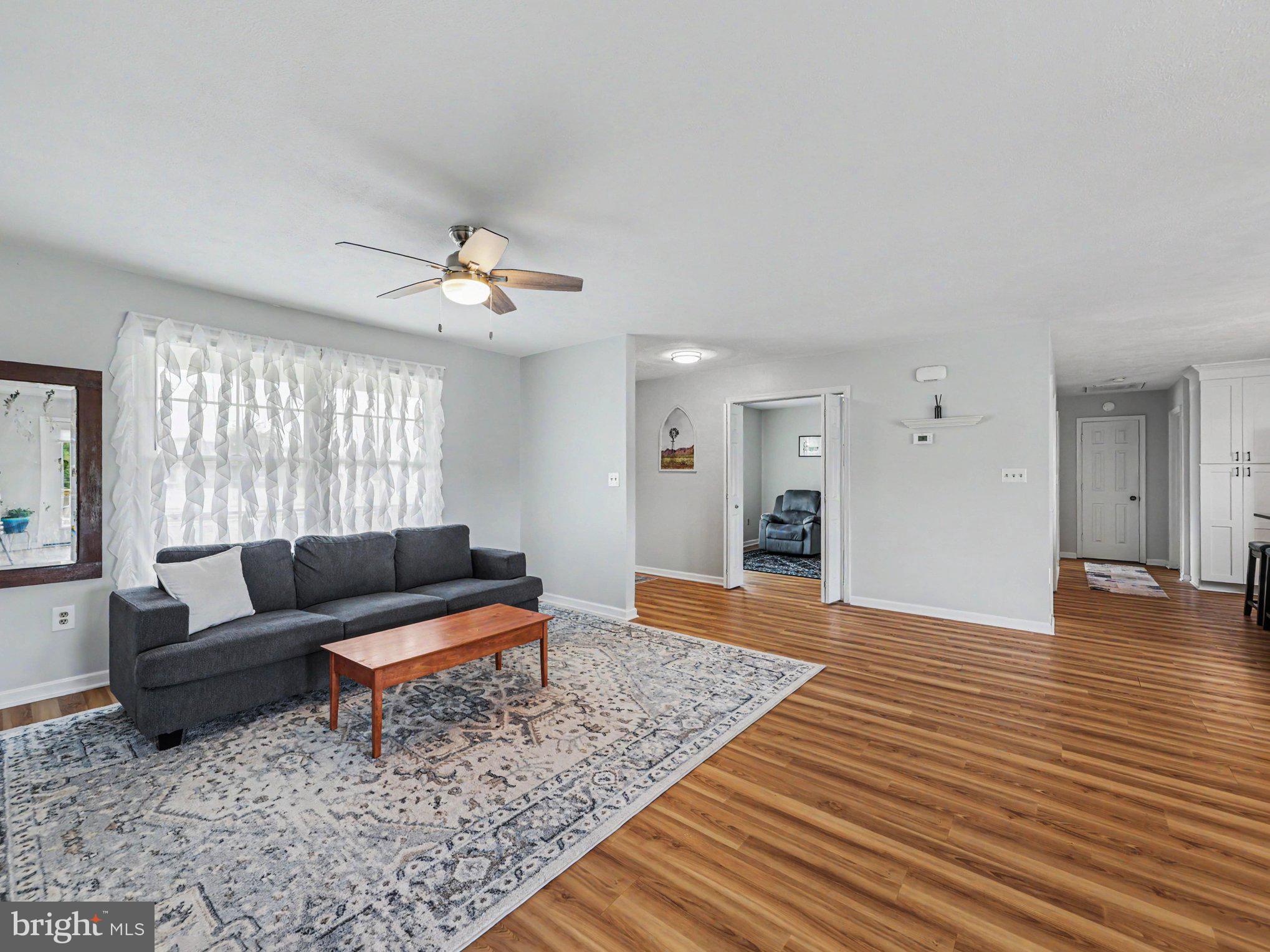 34340 Parker Road Locust Grove, VA 22508 - Photo 2 of 27 Bright and inviting living space.