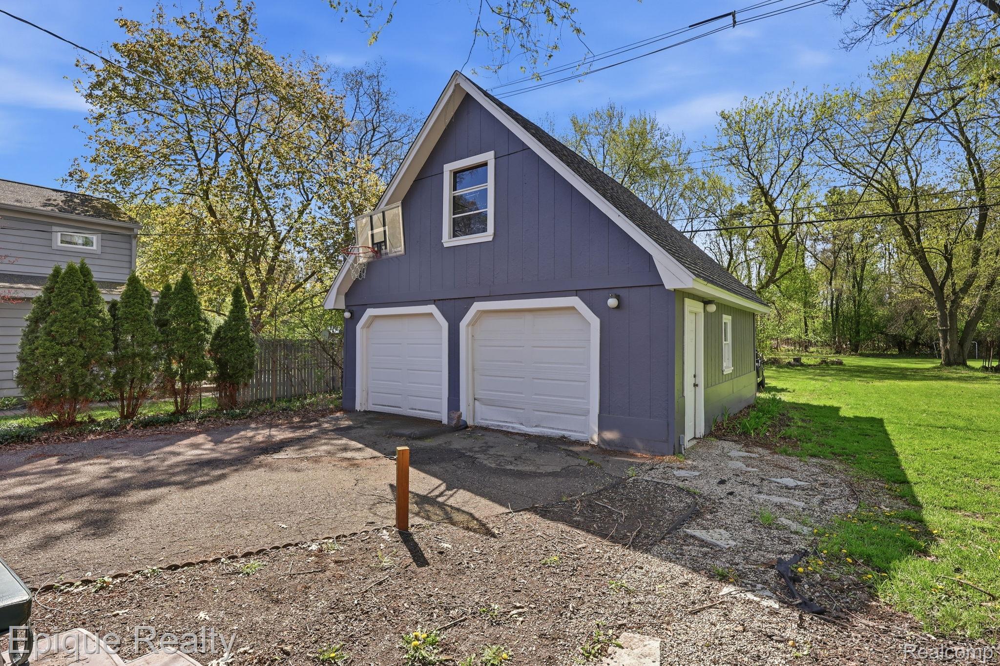 7441 Honeysuckle Road West Bloomfield, MI 48324 - Photo 27 of 35 Detached garage