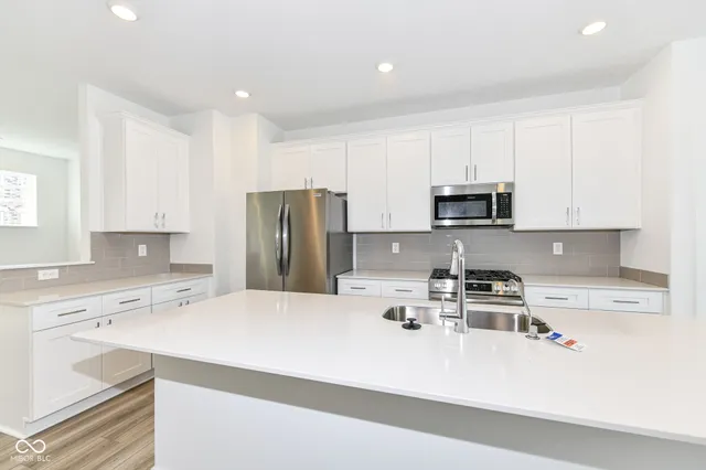 $2,195 | 9326 Somerford Drive, Fishers, IN 46038