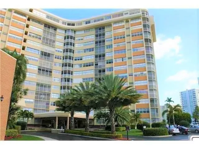 $1,800 | 100 Golden Isles Drive, Unit 511, Hallandale Beach, FL 33009