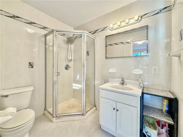 $689,000 | 511 68th Street, Unit 2A | Bay Ridge