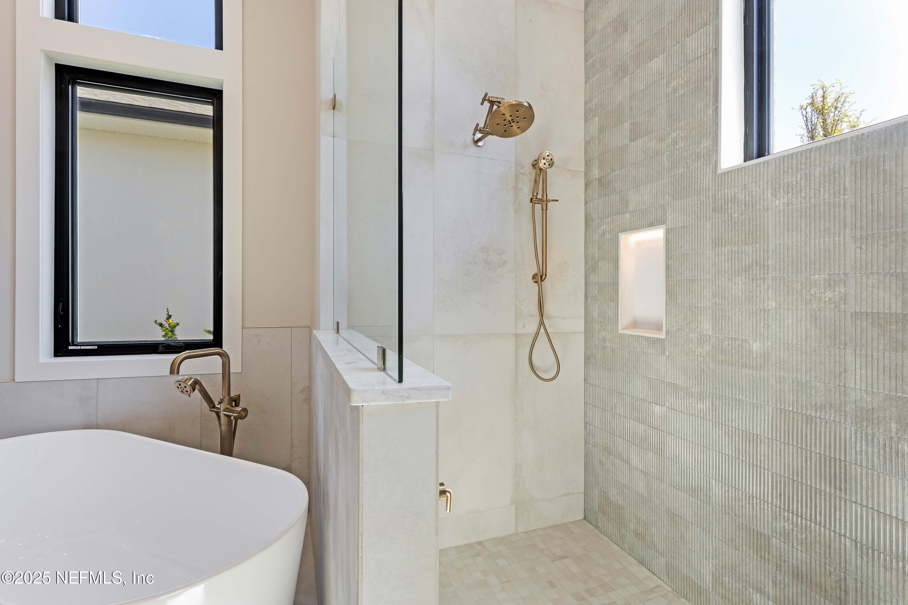 1785 North Loop Parkway St. Augustine, FL 32095 - Photo 22 of 44 1785NLoopPkwy_PrimaryBath3