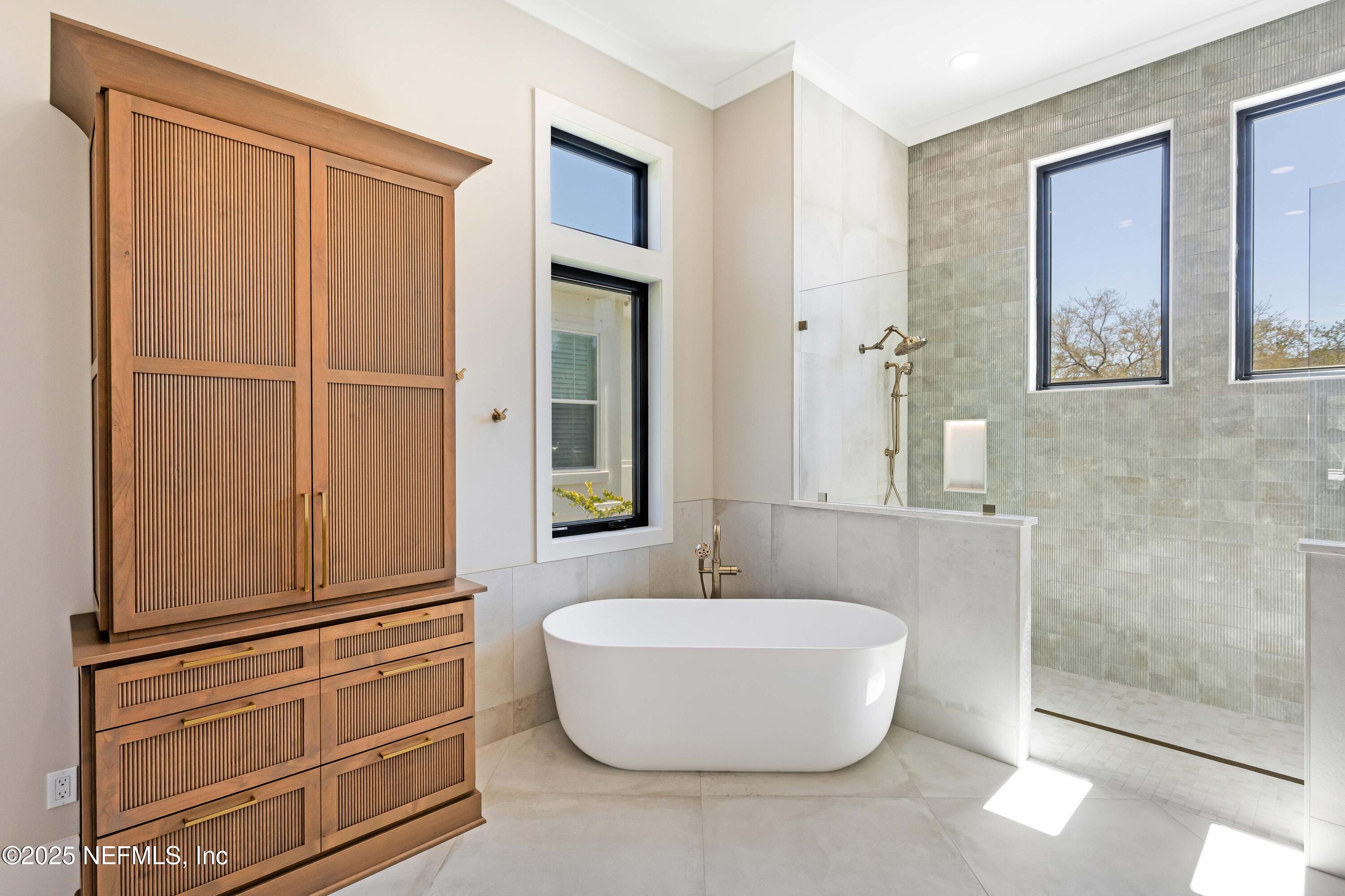 1785 North Loop Parkway St. Augustine, FL 32095 - Photo 24 of 44 1785NLoopPkwy_PrimaryBath7