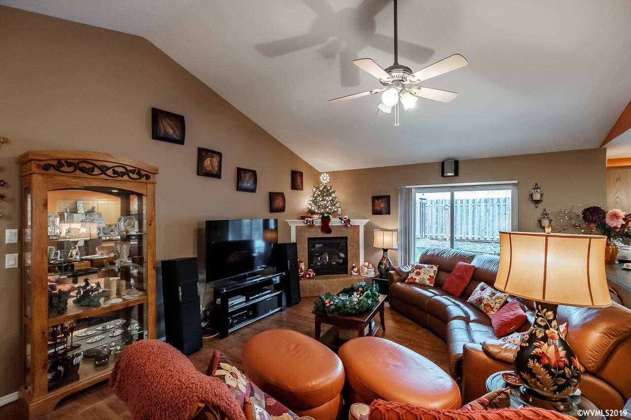 1679 Baxter Road Southeast Salem, OR 97306 - Photo 4 of 41 Gallery Image 4