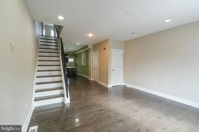 an entryway in a room