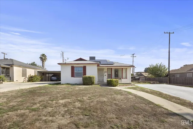 a view of residential houses with city street