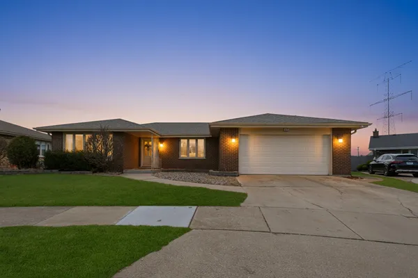 $457,000 | 7545 Halesia Court, Orland Park, IL 60462