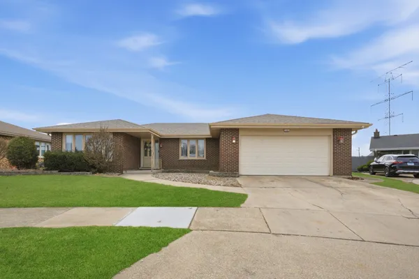$457,000 | 7545 Halesia Court, Orland Park, IL 60462