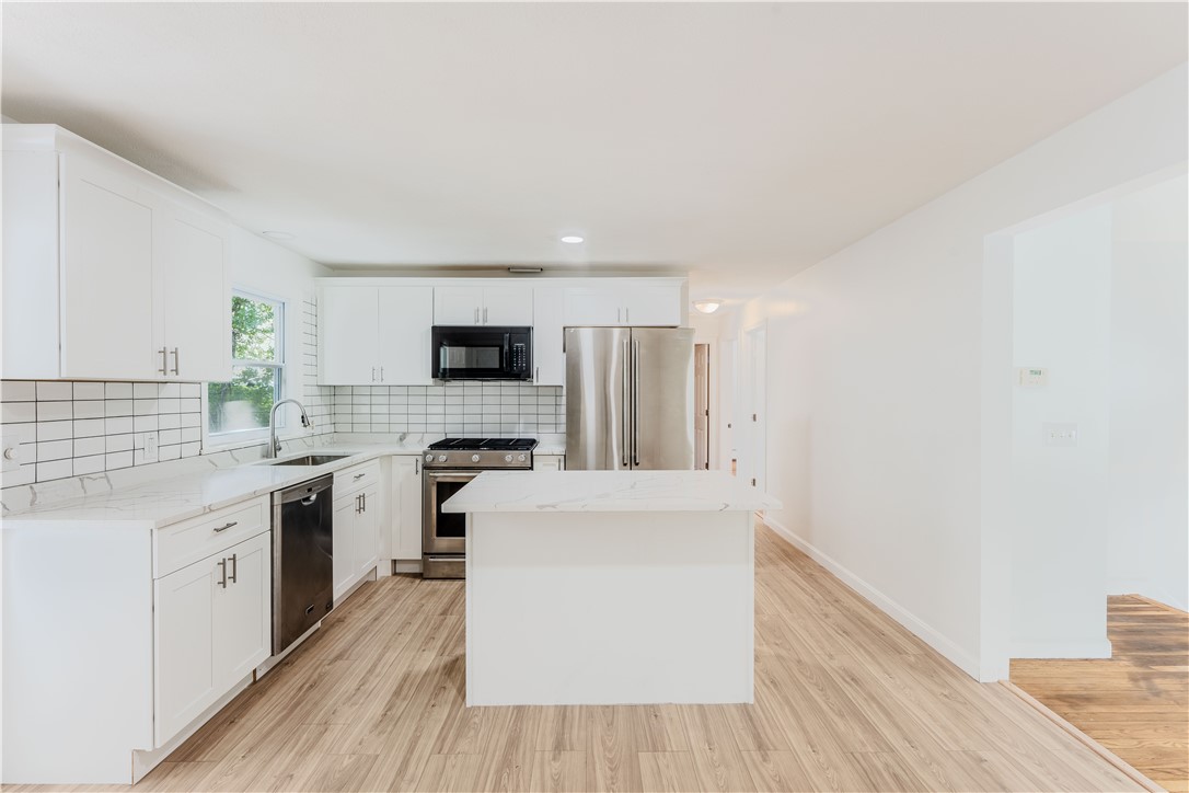 31 Ridgeway Avenue Providence, RI 02909 - Photo 3 of 19 Gallery Image 3
