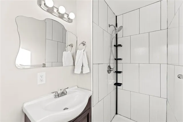 $190,000 | 8303 East 110 Terrace, Kansas City, MO 64134