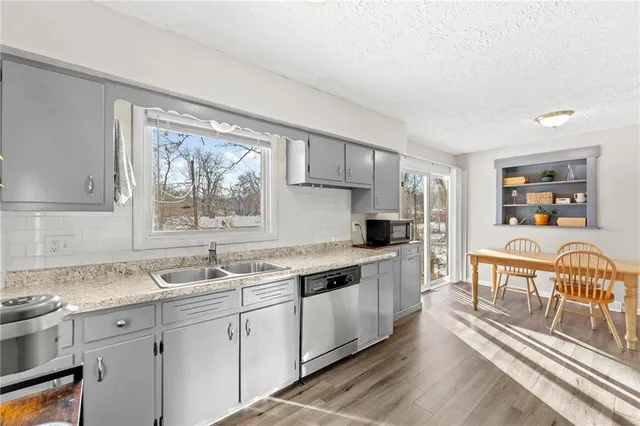 $190,000 | 8303 East 110 Terrace, Kansas City, MO 64134