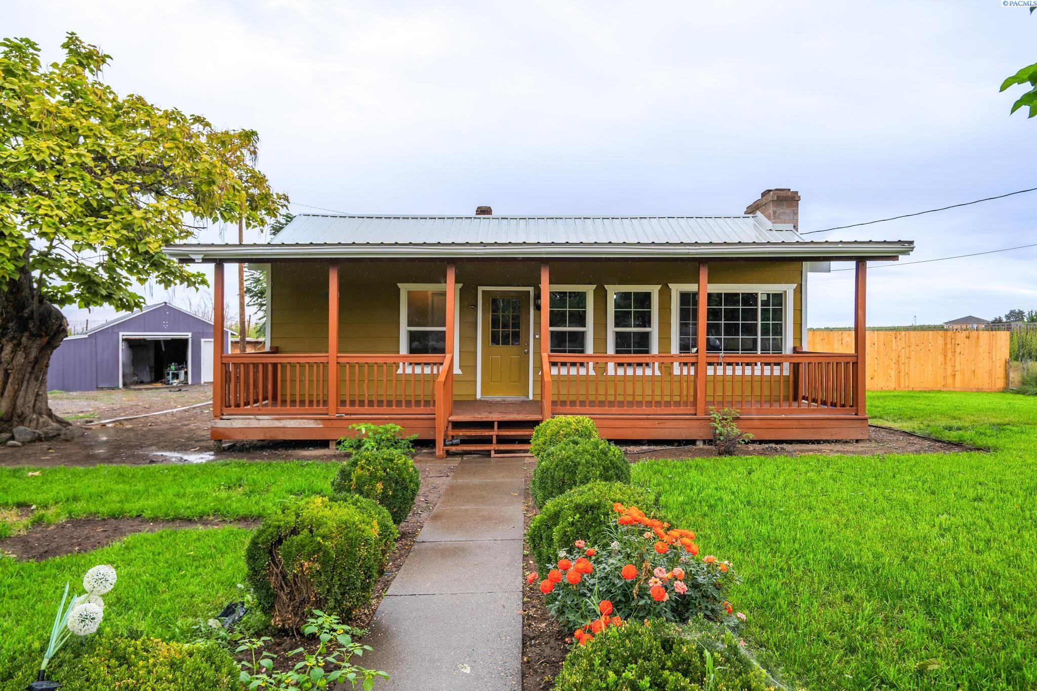 581 Grandview Pavement Road Grandview, WA 98930 - Photo 1 of 31 Gallery Image 1