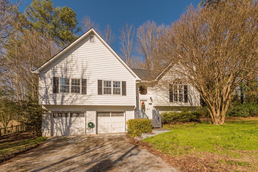 a view of a house with a yard