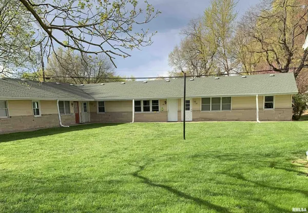 $680,000 | 351 East Spruce Street, Chatham, IL 62629