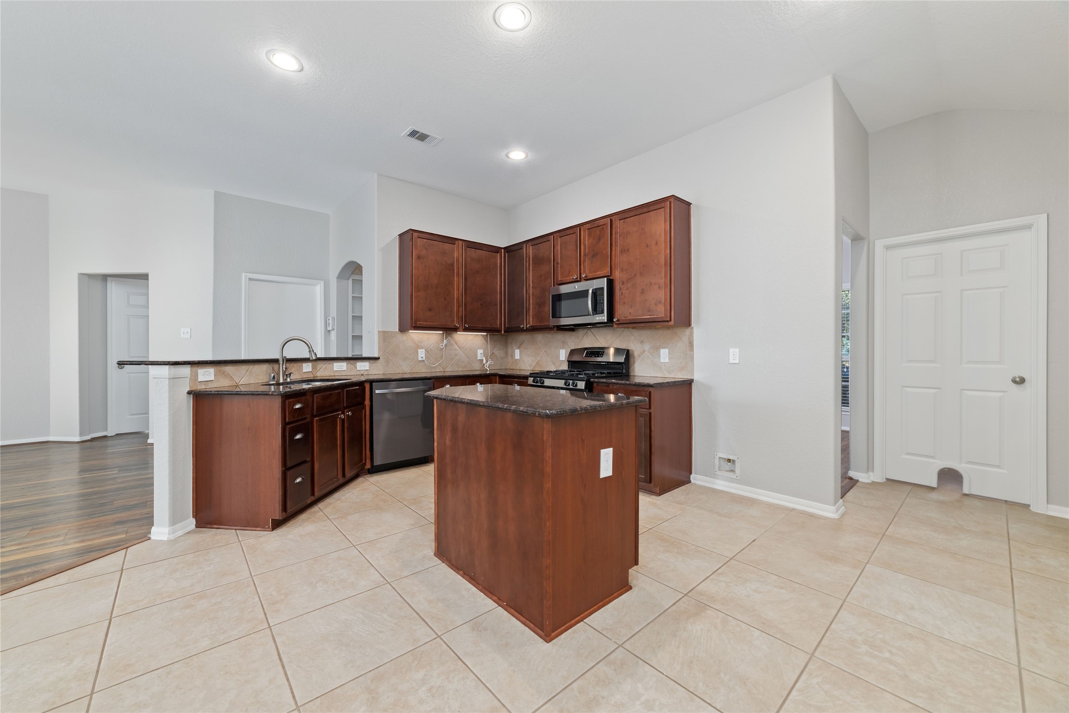 4922 Gingham Check Court Katy, TX 77449 - Photo 10 of 23