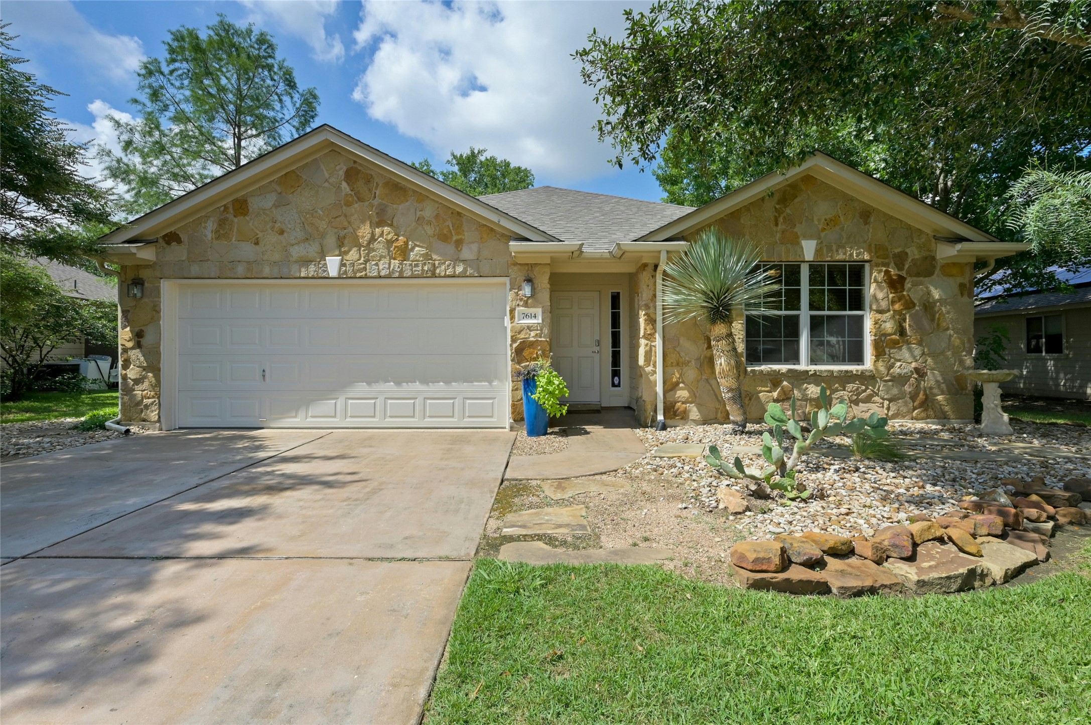 7614 Buckmeadow Drive is a beautiful, move-in ready 3/2/2.
