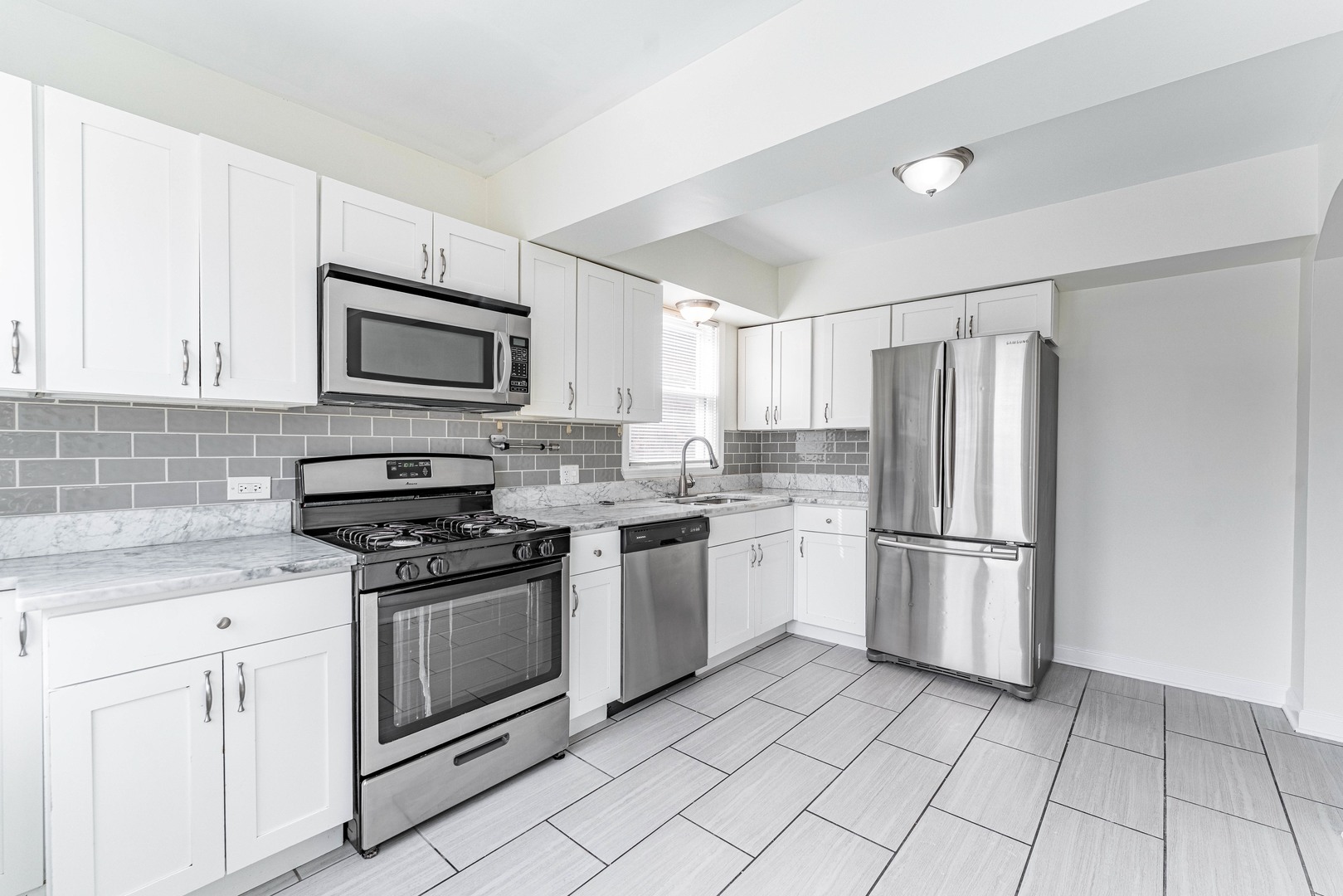 2817 Maple Avenue Berwyn, IL 60402 - Photo 11 of 30