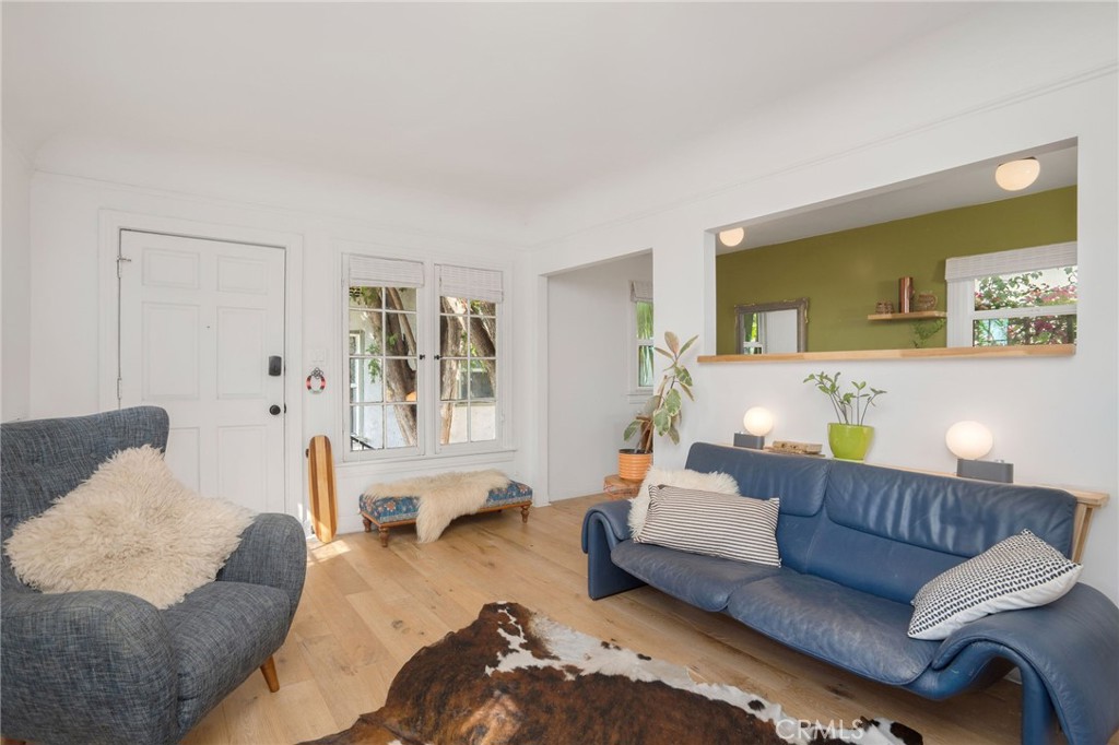 255 Isabel Street Los Angeles, CA 90065 - Photo 5 of 17 Living room, entrance