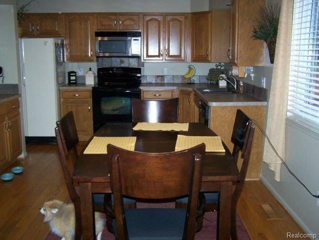 750 Rutgers Road Rochester, MI 48309 - Photo 9 of 11 Kitchen w/ breakfast nook