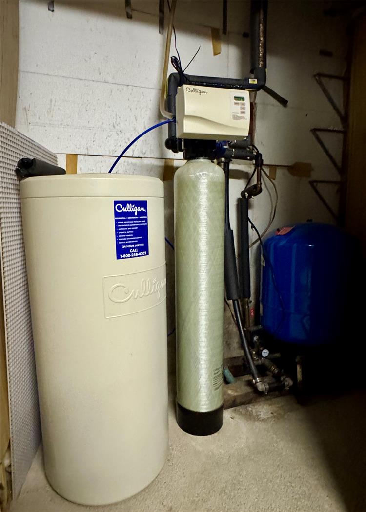5054 Mill Road Schnecksville, PA 18078 - Photo 29 of 29 Water softener /filter /new expansion tank.