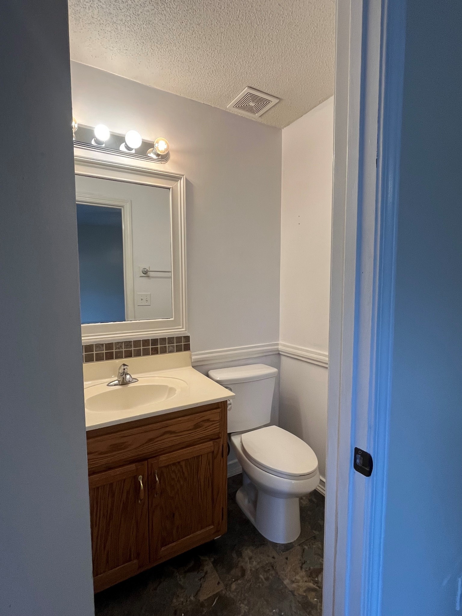404 Sideline Drive Oak Grove, KY 42262 - Photo 11 of 14 a bathroom with a toilet a sink and mirror
