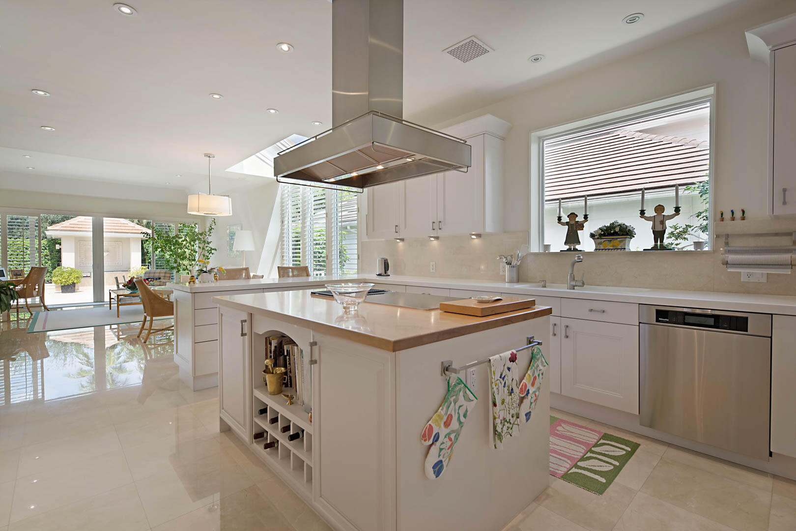 7207 Valencia Drive Boca Raton, FL 33433 - Photo 17 of 50 Center Island