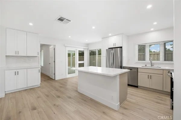 $3,800 | 92 Orchard, Irvine, CA 92618
