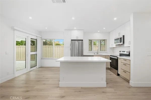$3,800 | 92 Orchard, Irvine, CA 92618