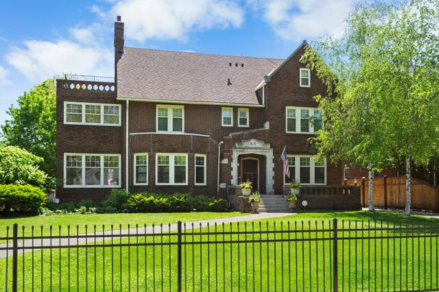 $1,595,000 | 818 Summit Avenue, St. Paul, MN 55105