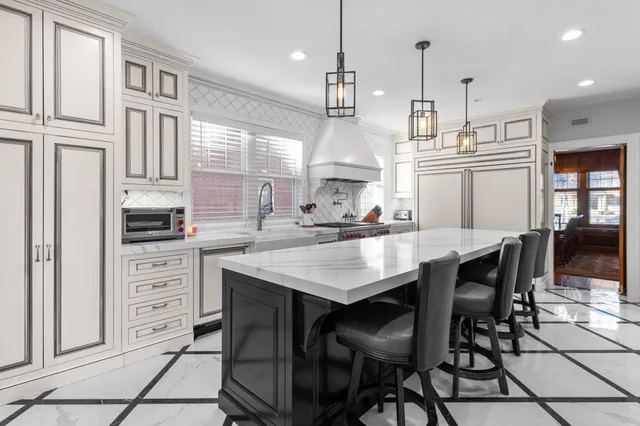 $1,595,000 | 818 Summit Avenue, St. Paul, MN 55105