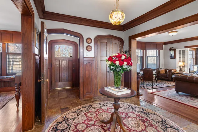 $1,595,000 | 818 Summit Avenue, St. Paul, MN 55105