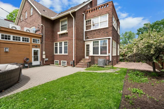 $1,595,000 | 818 Summit Avenue, St. Paul, MN 55105