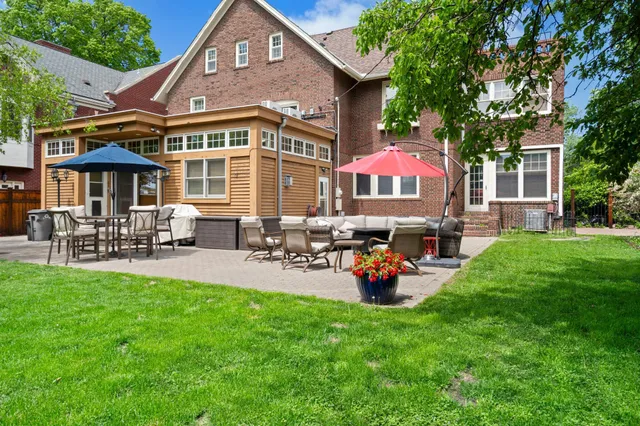 $1,595,000 | 818 Summit Avenue, St. Paul, MN 55105