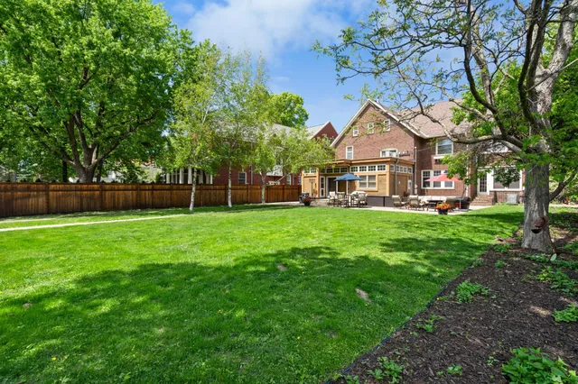 $1,595,000 | 818 Summit Avenue, St. Paul, MN 55105