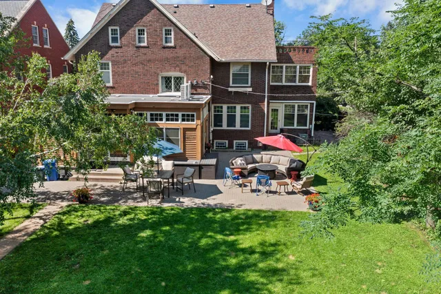 $1,595,000 | 818 Summit Avenue, St. Paul, MN 55105