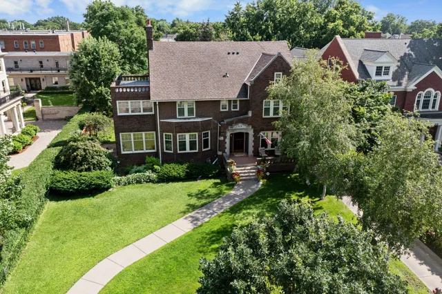 $1,595,000 | 818 Summit Avenue, St. Paul, MN 55105