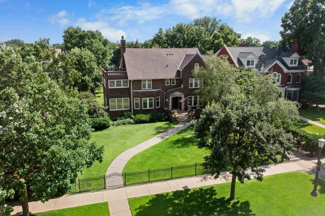 $1,595,000 | 818 Summit Avenue, St. Paul, MN 55105