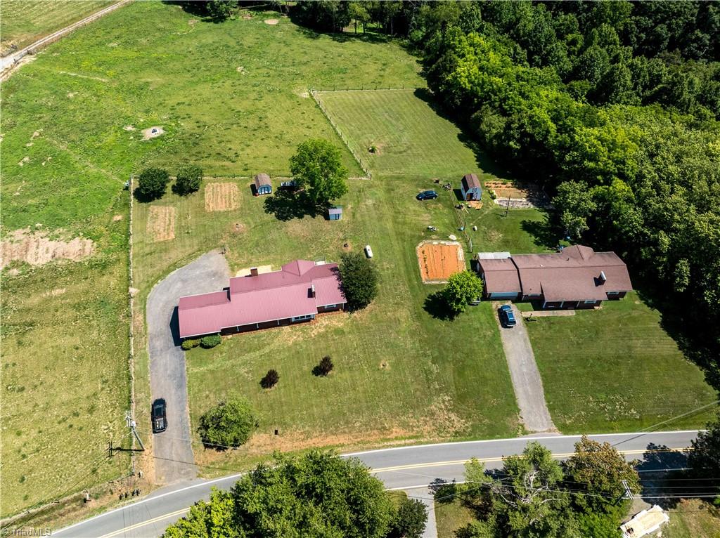 5800 Bethel Road Jonesville, NC 28642 - Photo 5 of 36