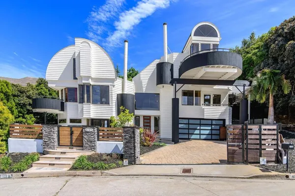 $3,680,000 | 6105 Avenida Chamnez, La Jolla, CA 92037
