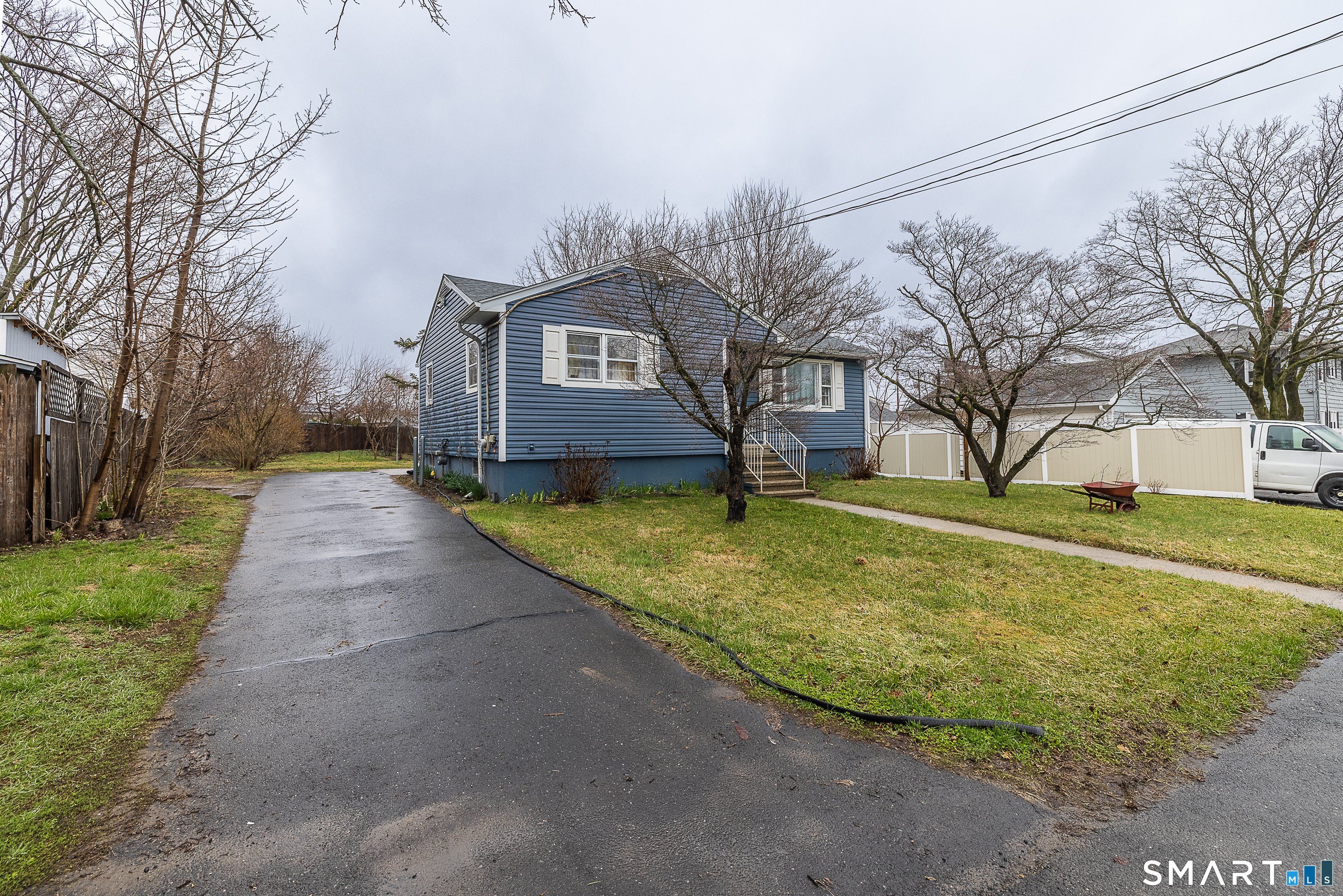 130 Holroyd Street Bridgeport, CT 06606 - Photo 4 of 29 a house view with a garden space